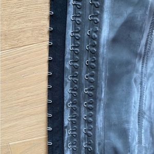 Waist trainer. Waist cincher